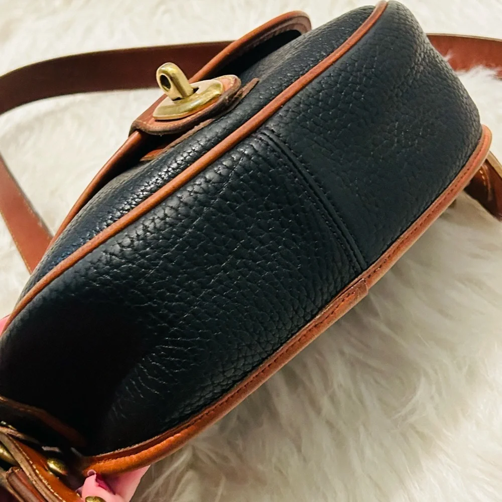 🔥SOLD🔥DOONEY AND BOURKE Vintage All Weather Leather Crossbody Purse - Picture 11 of 16